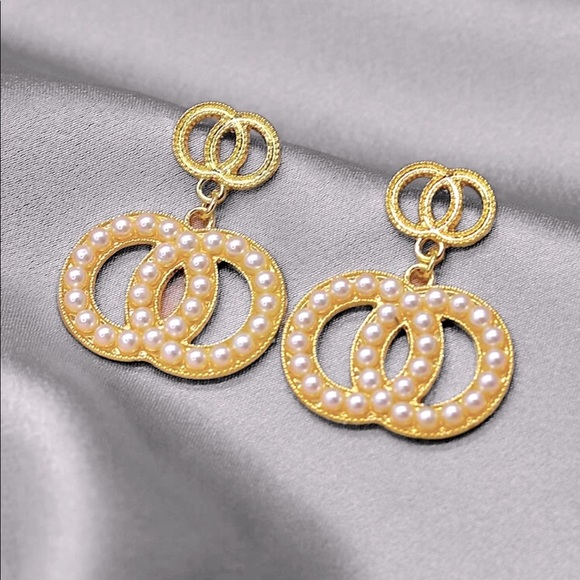 ✨2/22 Faux Pearl Earrings - Picture 3 of 4